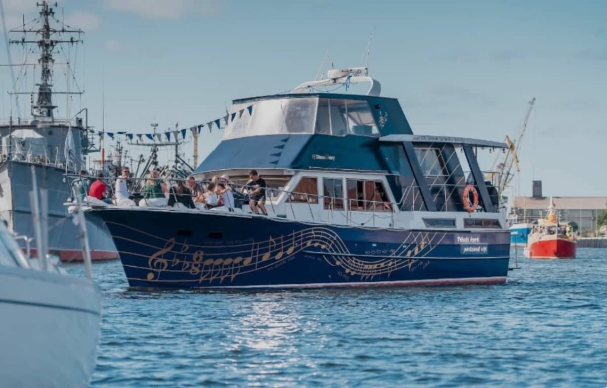 Izbraucieni ar motorjahtu "Discovery"