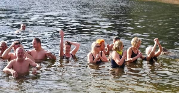 Latvian Health and Sports Week: Winter Swimming with VeloRoni