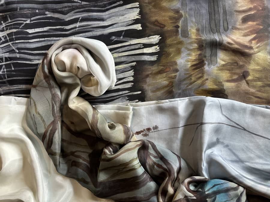 Rūta Burbulė and Eglė Lipinskaitė's silk painting exhibition "Through the Labyrinths of Love"