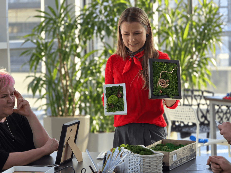 Creating a moss picture – discovering the world of stabilised plants